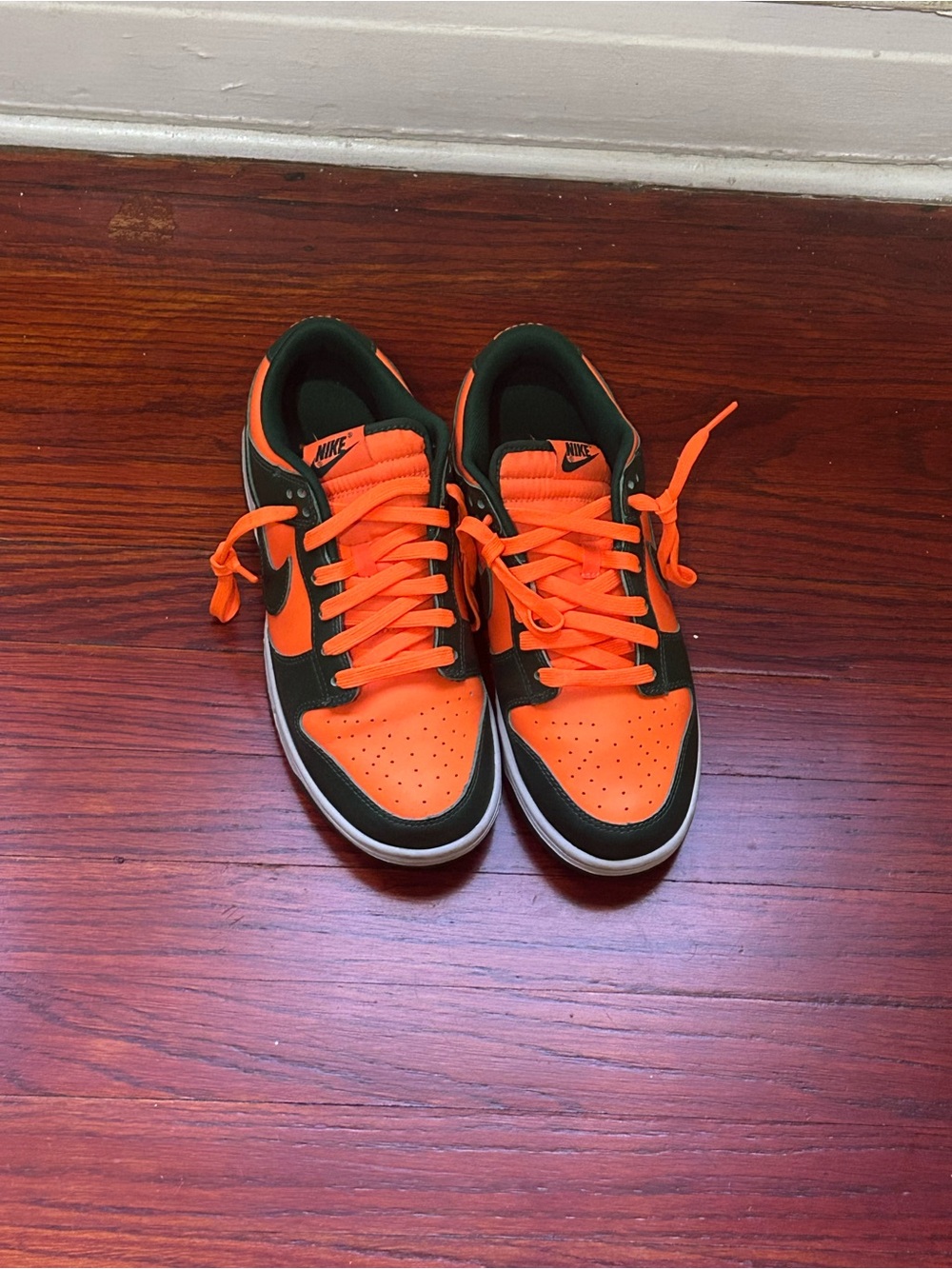 Nike Low-Top Sneakers in Orange and Dark Green